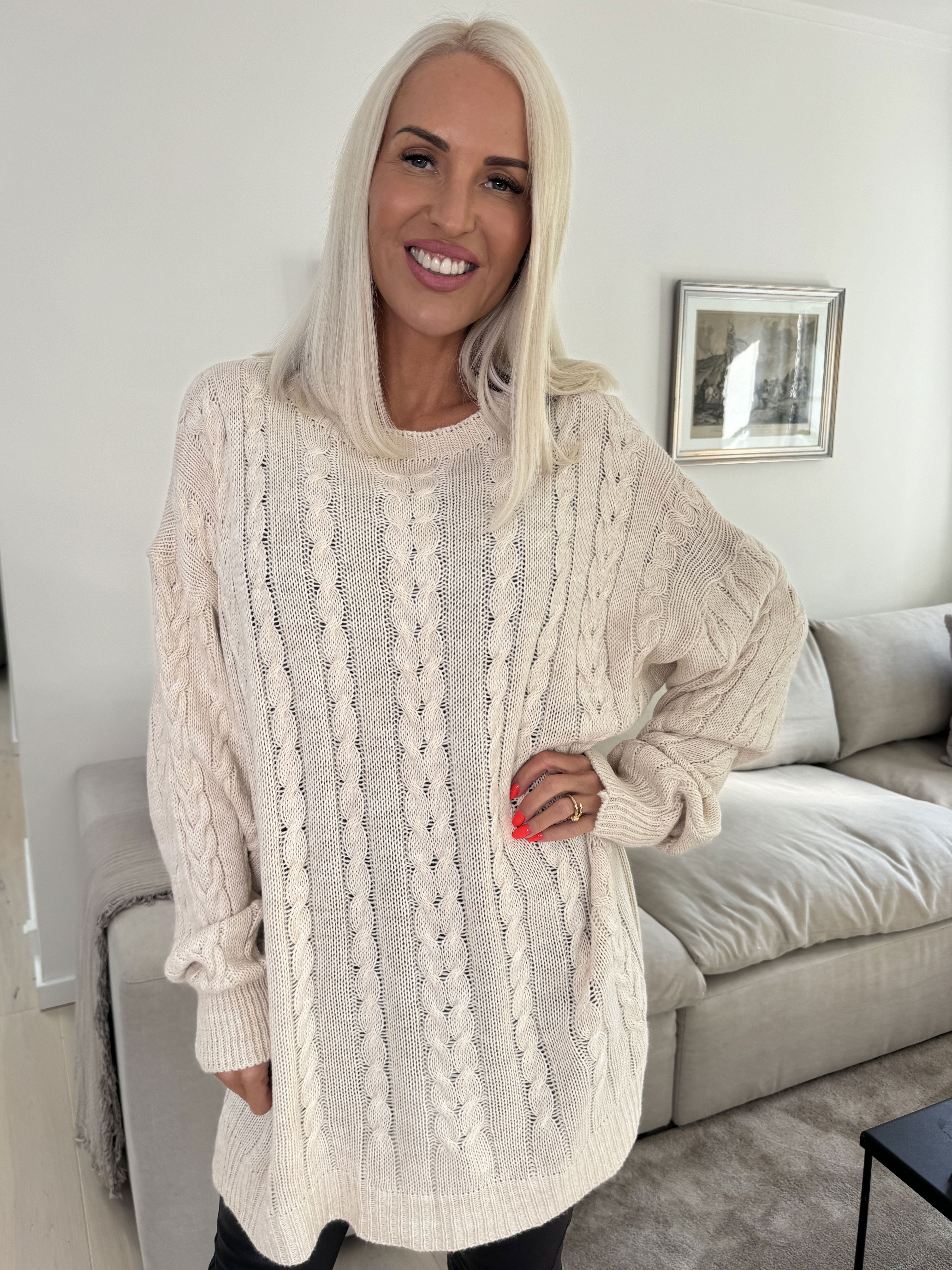 Annisa - Striktrøje med kabelstrik